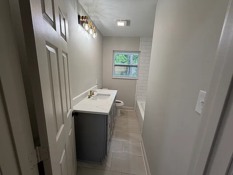 237 S Fairfax Dr — Photo 3
