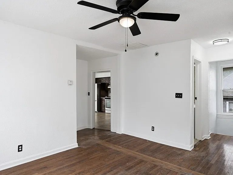 220 Brooklyn Ave — Photo 10