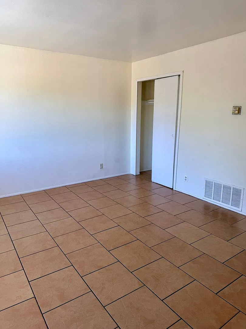 205 Alvarado Dr NE — Photo 2