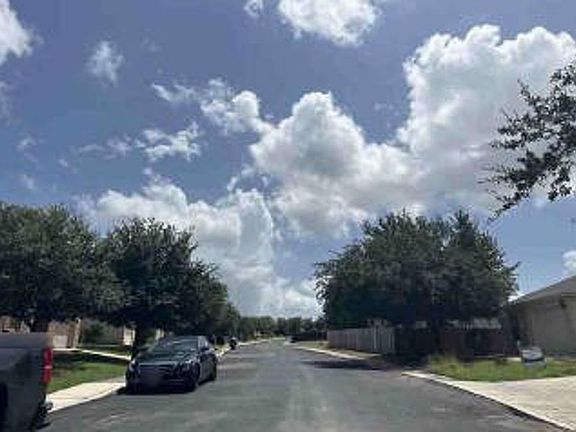 Exterior Neighborhood (street photo)