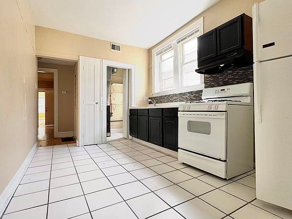 5th image of 8124 S Maryland Ave #3