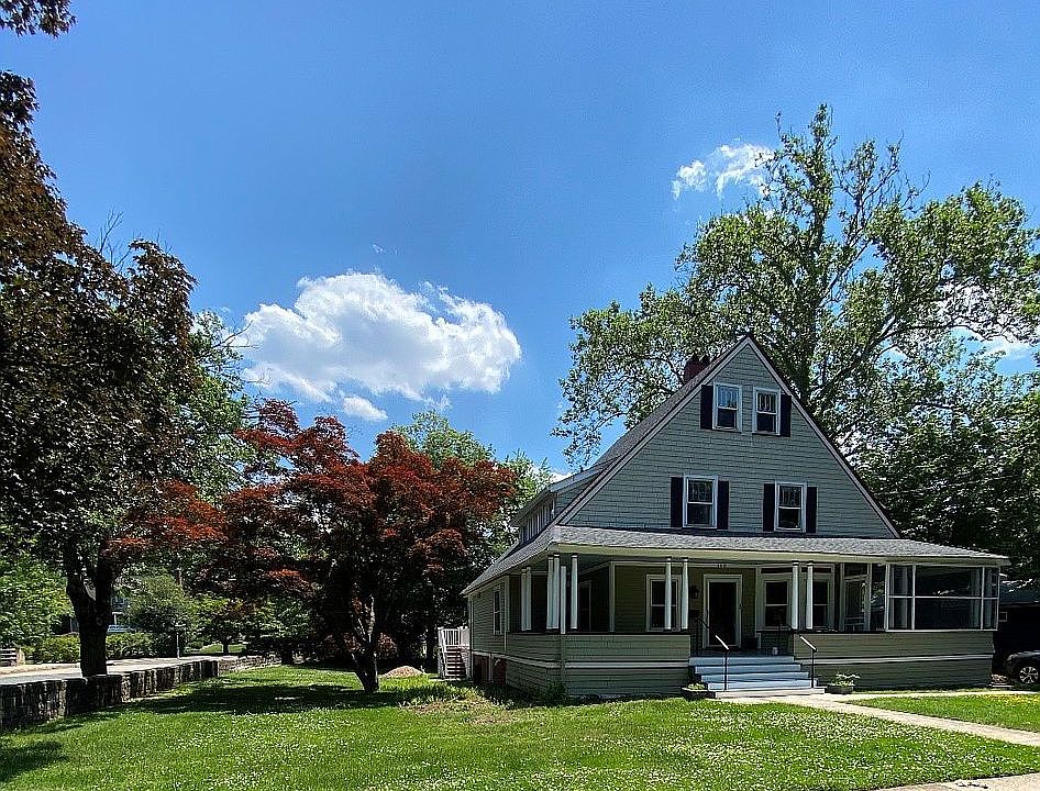 1st image of 400 Meadowbrook Ln