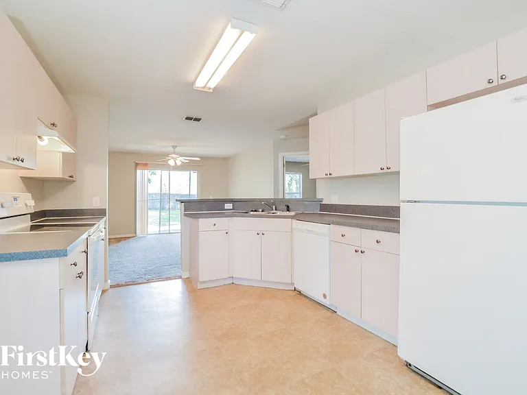 743 Pelican Ct — Photo 6