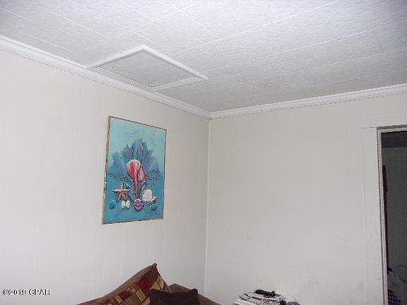 4th image of 106 S Hubbard St