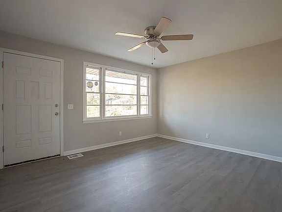 5th image of 305 Kenmore Dr
