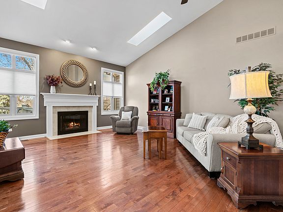 4th image of 3 Medinah Ct