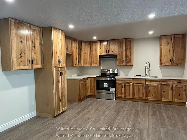 380 1st Ave N #5 — Photo 4