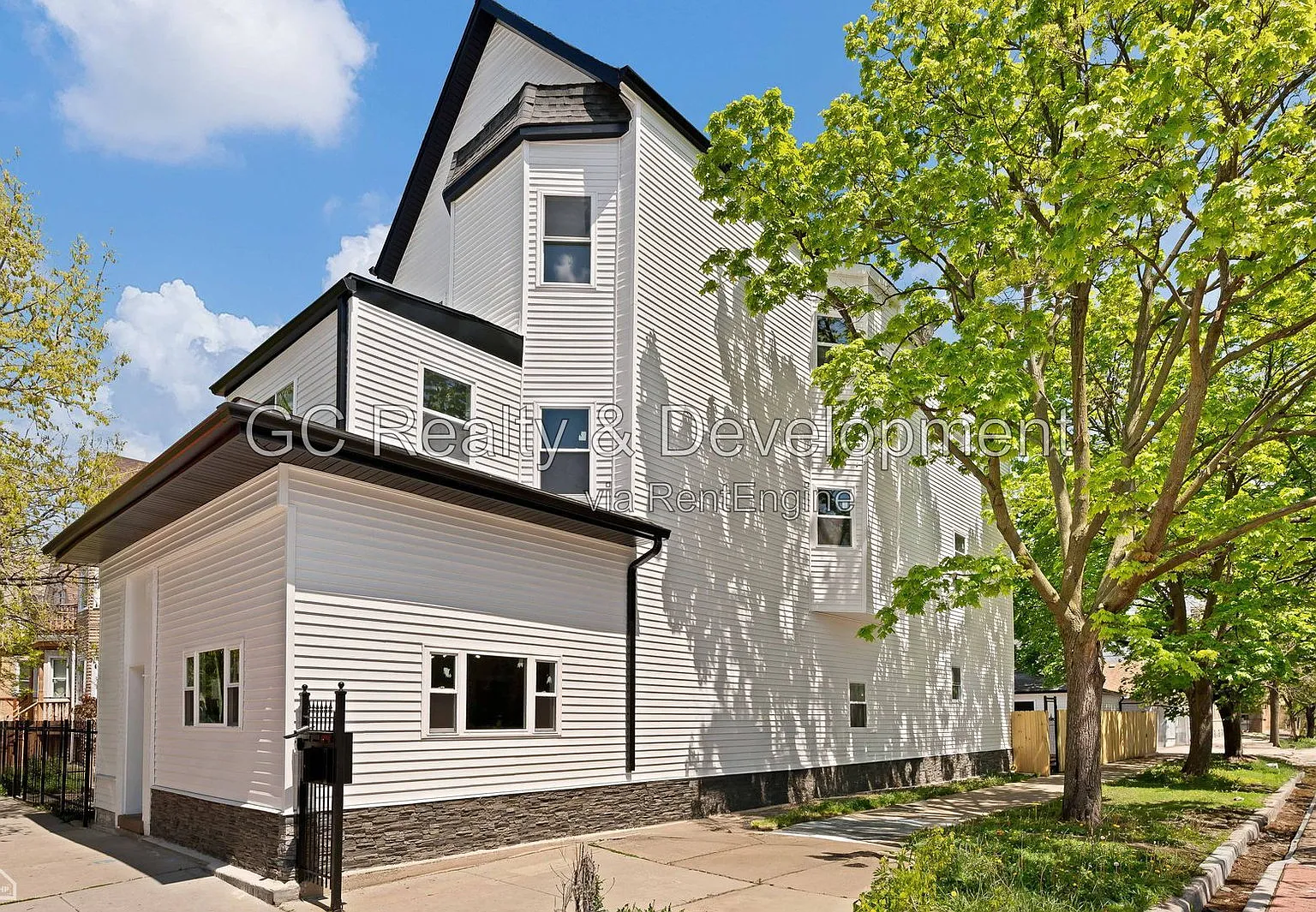 3 bed, 1.0 bath, 1250 sqft, $2,995 — Photo 1