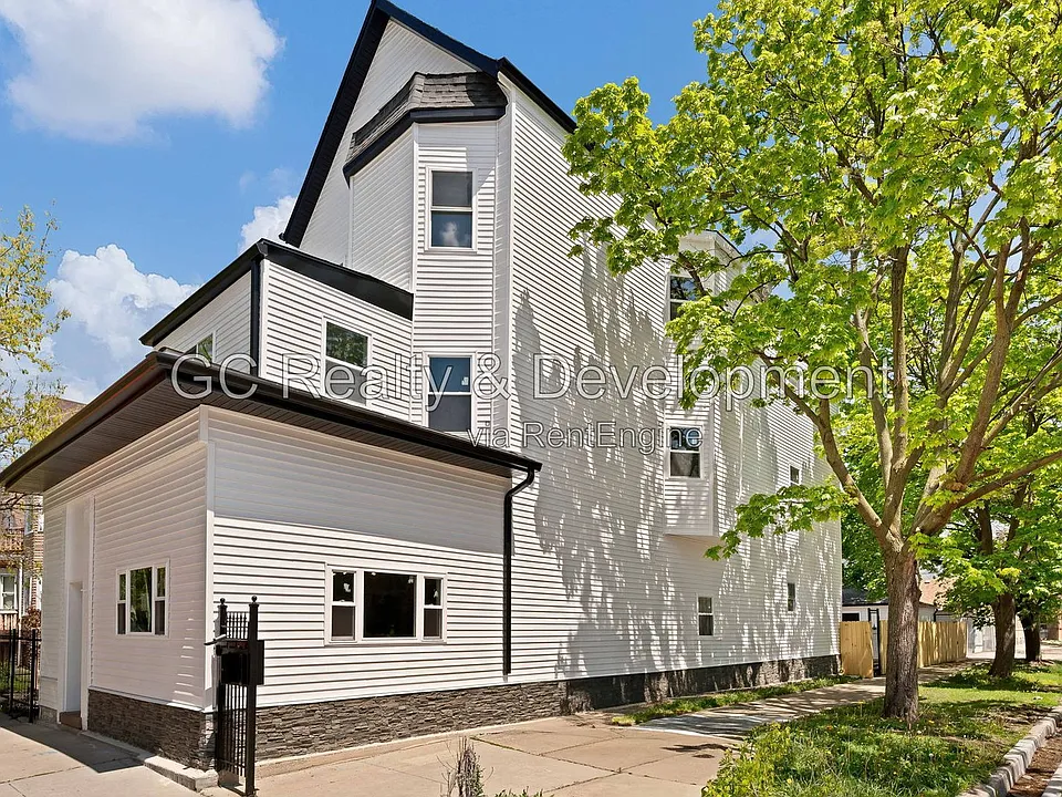 2901 N Sacramento Ave #2