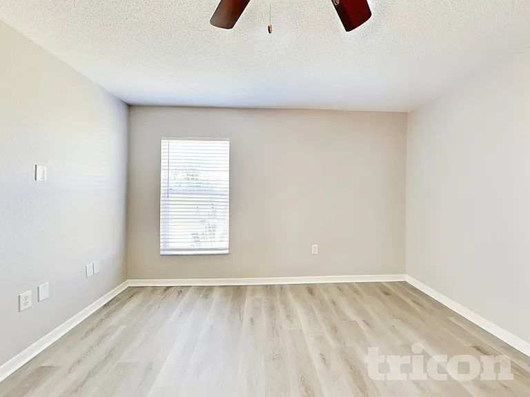 1387 Laurel Glen Dr — Photo 6