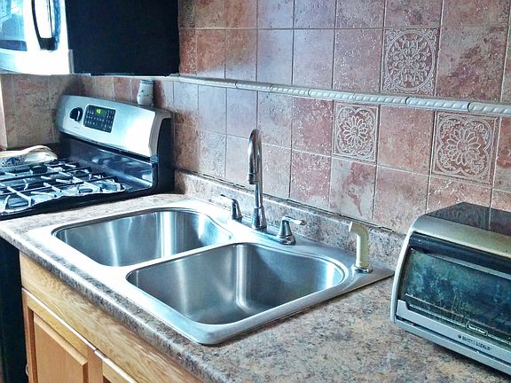 5th image of 325 Main St APT 6G