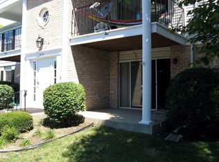 979 Golf Course Rd APT 4, Crystal Lake, IL 60014