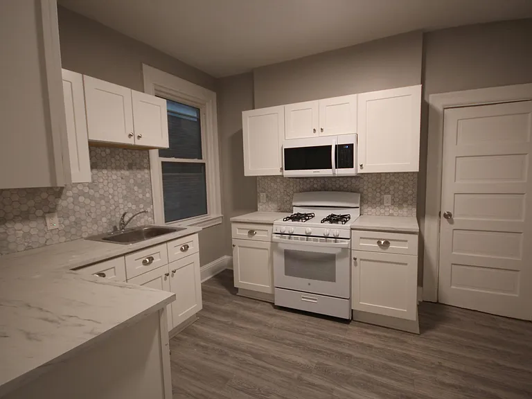 2841 Centre Ave #10 — Photo 12