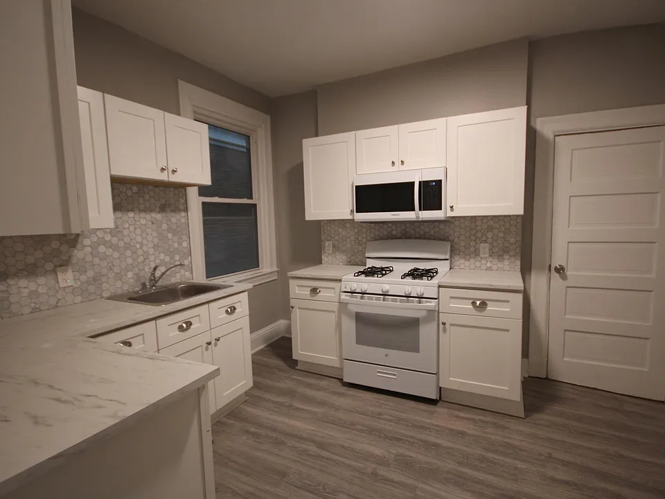 2841 Centre Ave #10