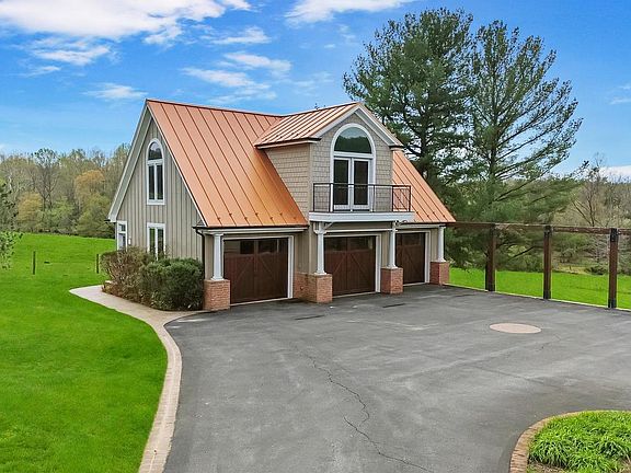 3rd image of 1402 Thurston Rd