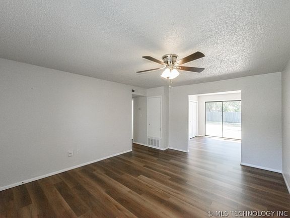 5th image of 392 E 137th St