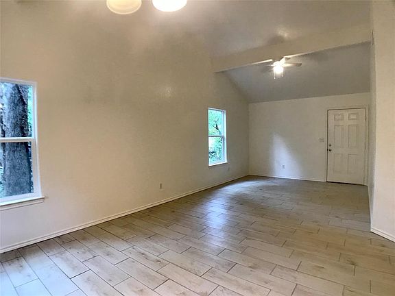 3rd image of 3611 Oak Grove Ct