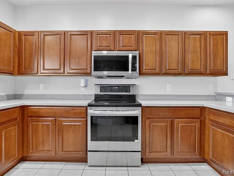 22680 Goddard Rd — Photo 16