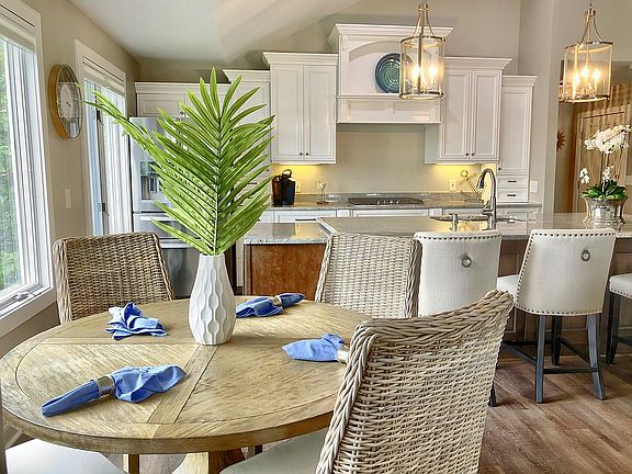 4th image of 306 Lake Club Dr