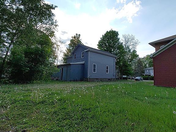 4th image of 36 Sherwood St