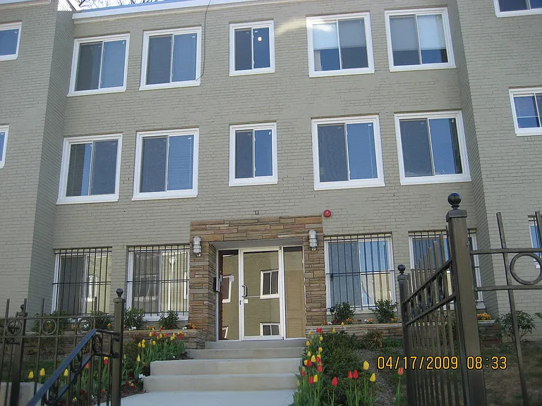 T Street Apartments — Photo 2