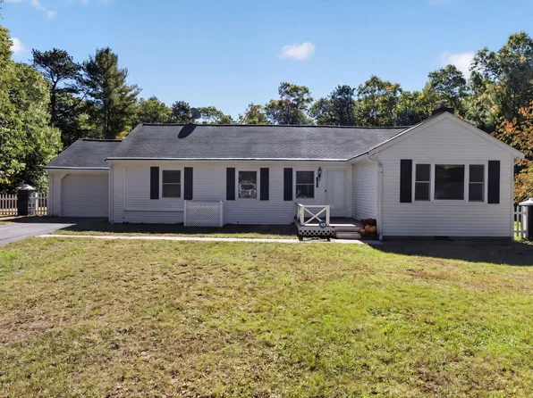 8 Spectacle Pond Drive, East Falmouth, MA 02536