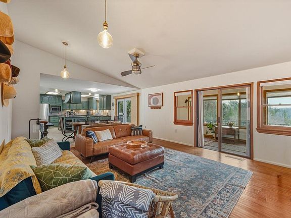 3rd image of 14752 Little Greenhorn Rd