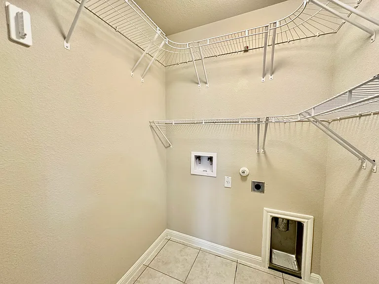 5977 Malta Cir — Photo 32