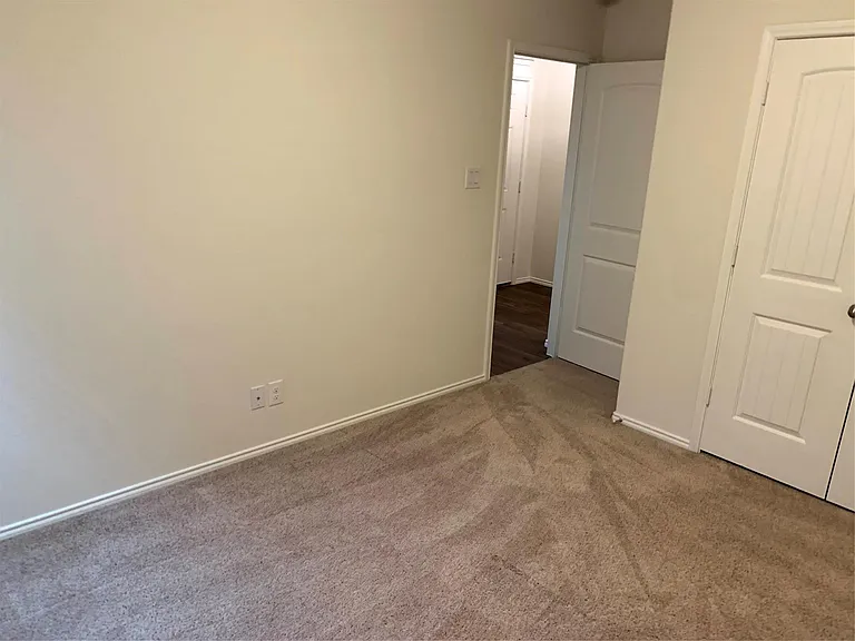 2444 Larimar Dr — Photo 12