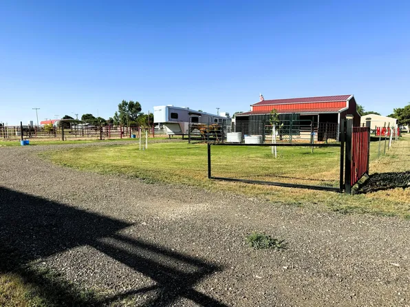 403 S Grace St, Stratford, TX 79084