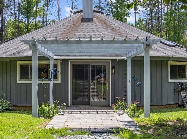 915 Rock Spring Rd, Bumpass, VA 23024