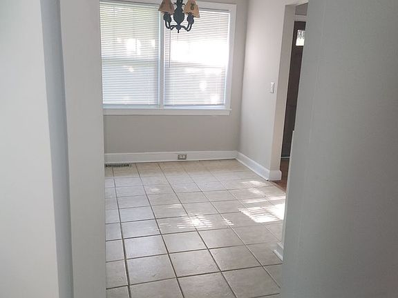 3rd image of 1029 Hancock St