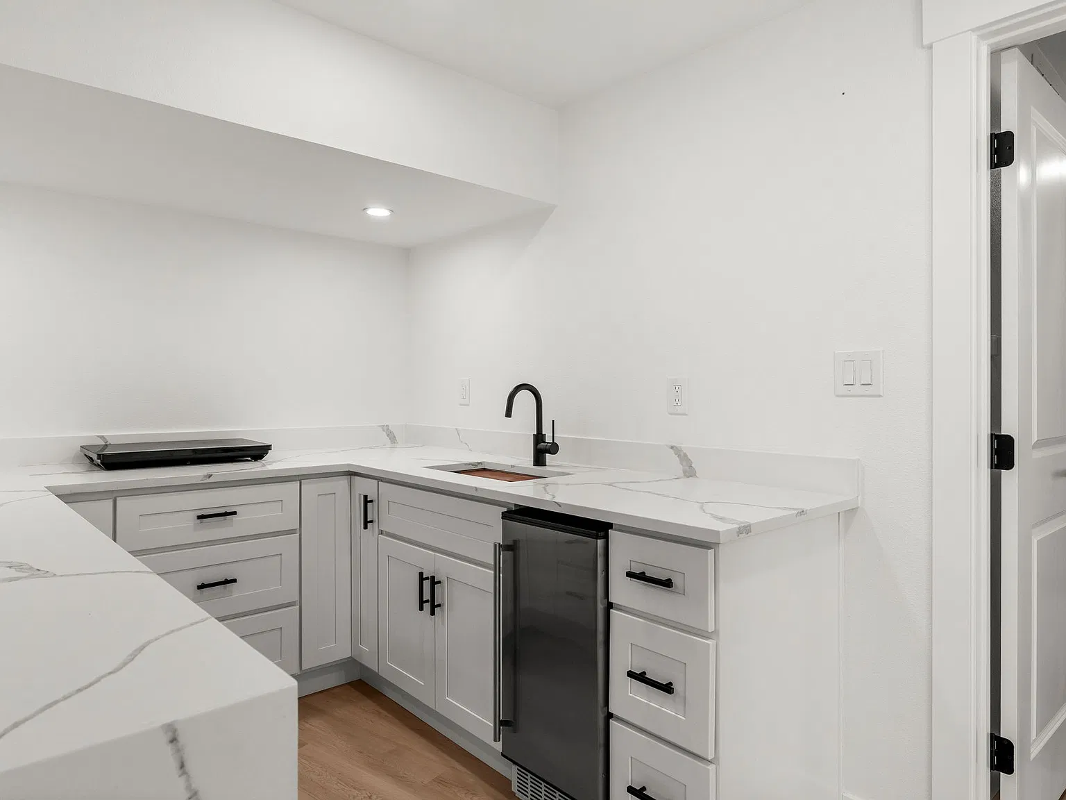 1 bed, 1300 sqft, $2,200 — Photo 4