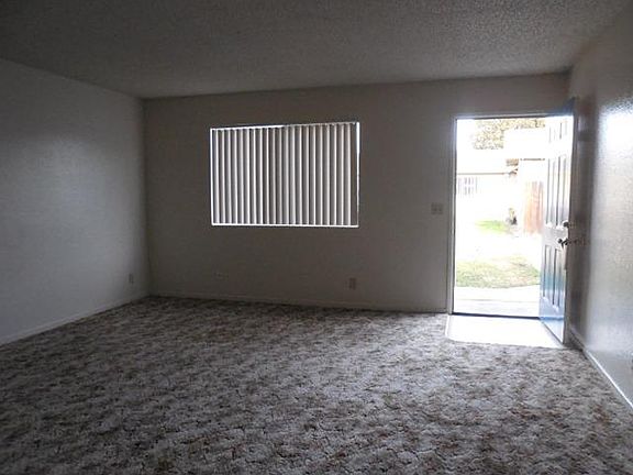 3rd image of 3130 Wentworth Dr