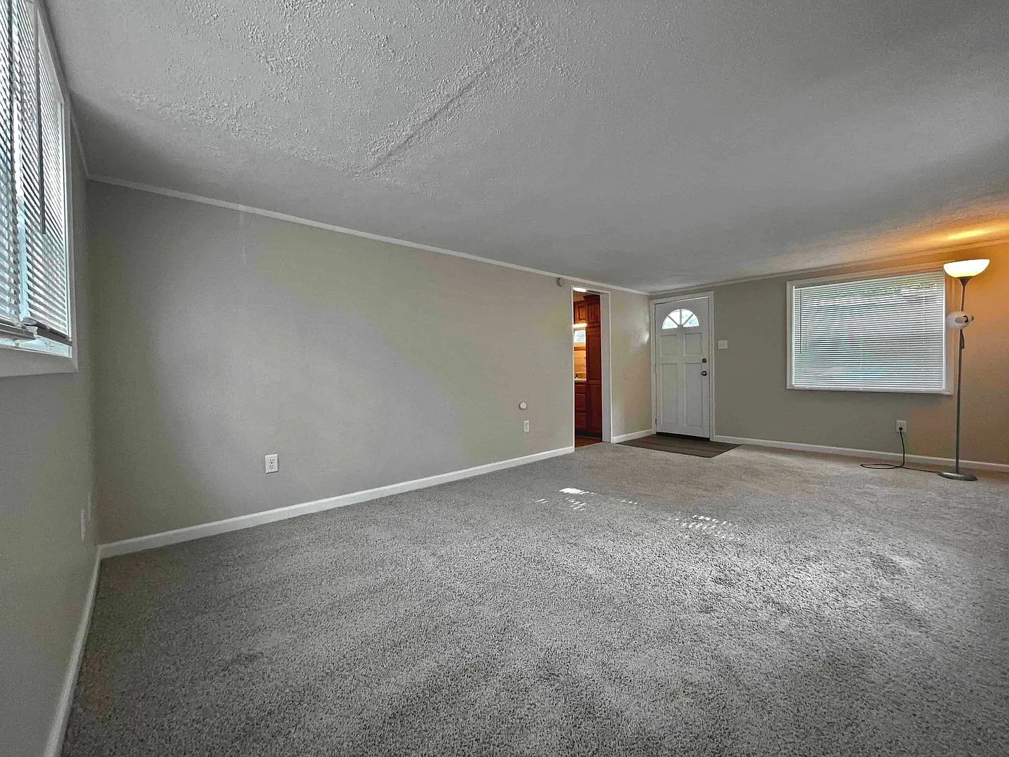 360 Colonial Rd — Photo 2