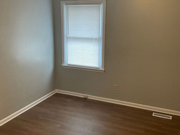 5th image of 1912 Lyle Dr