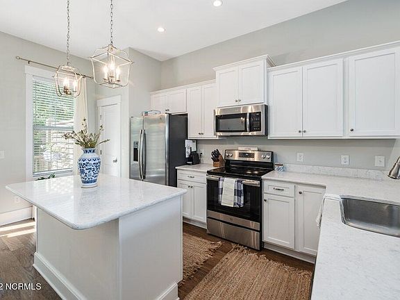 3rd image of 4036 Tamarisk Ln