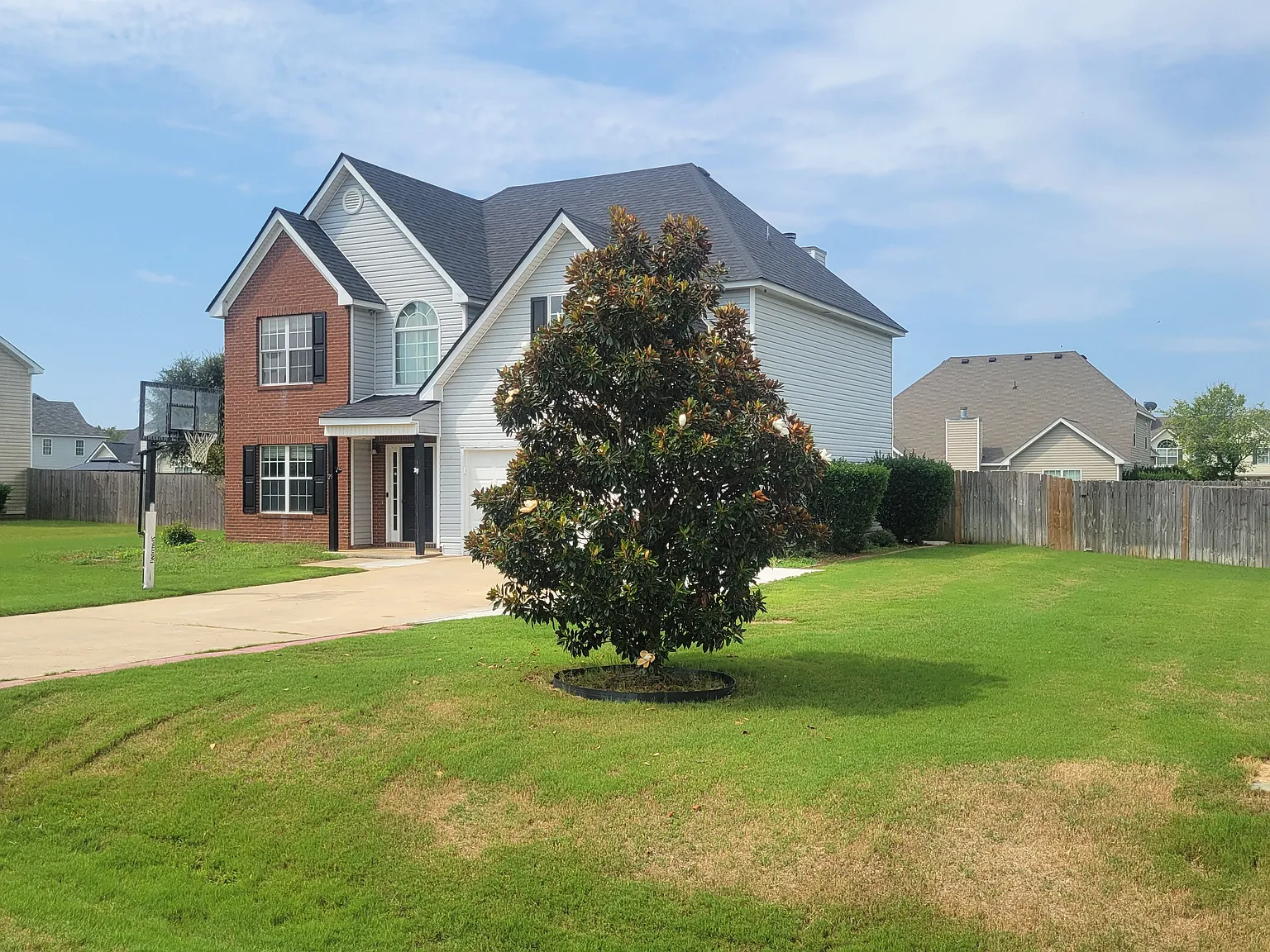 5 bed, 2.5 bath, 1900 sqft, $2,100 — Photo 3