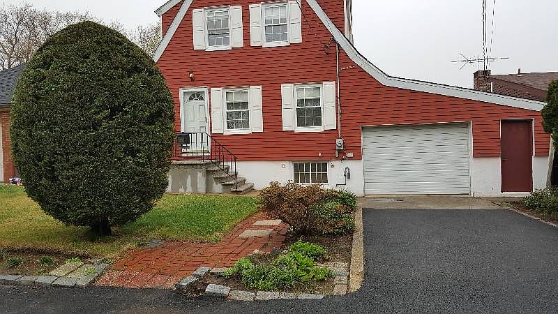 1st image of 211 Bowne St