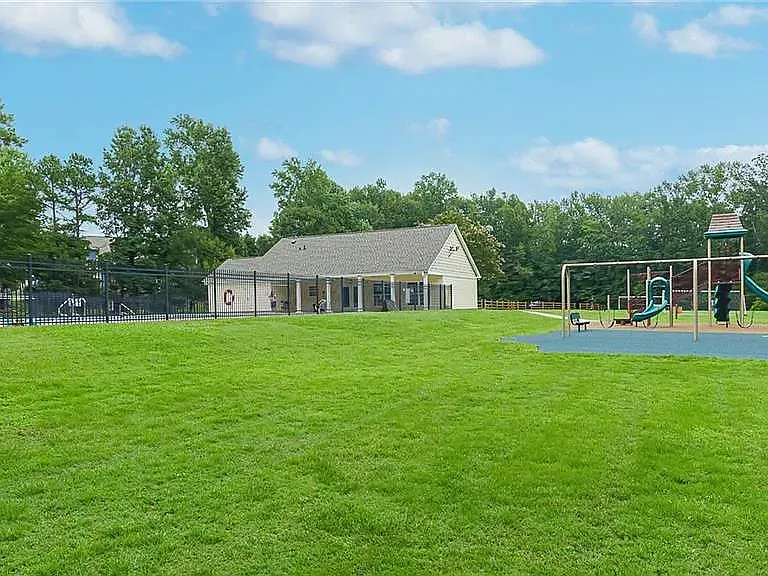 4009 Cedar Point Ave — Photo 43
