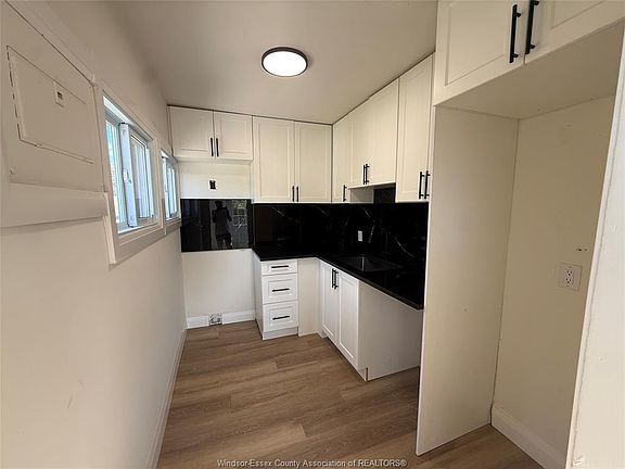 5th image of 643 Pierre Ave #3