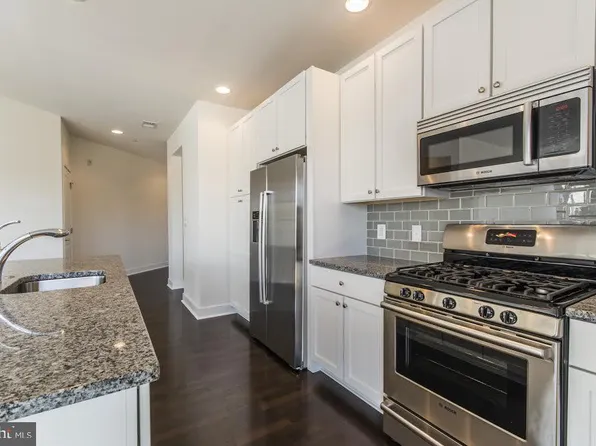 600 S 24th St Unit 210, Philadelphia, PA 19146