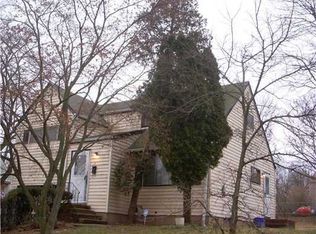 18 Roberts Rd, Somerset, NJ 08873