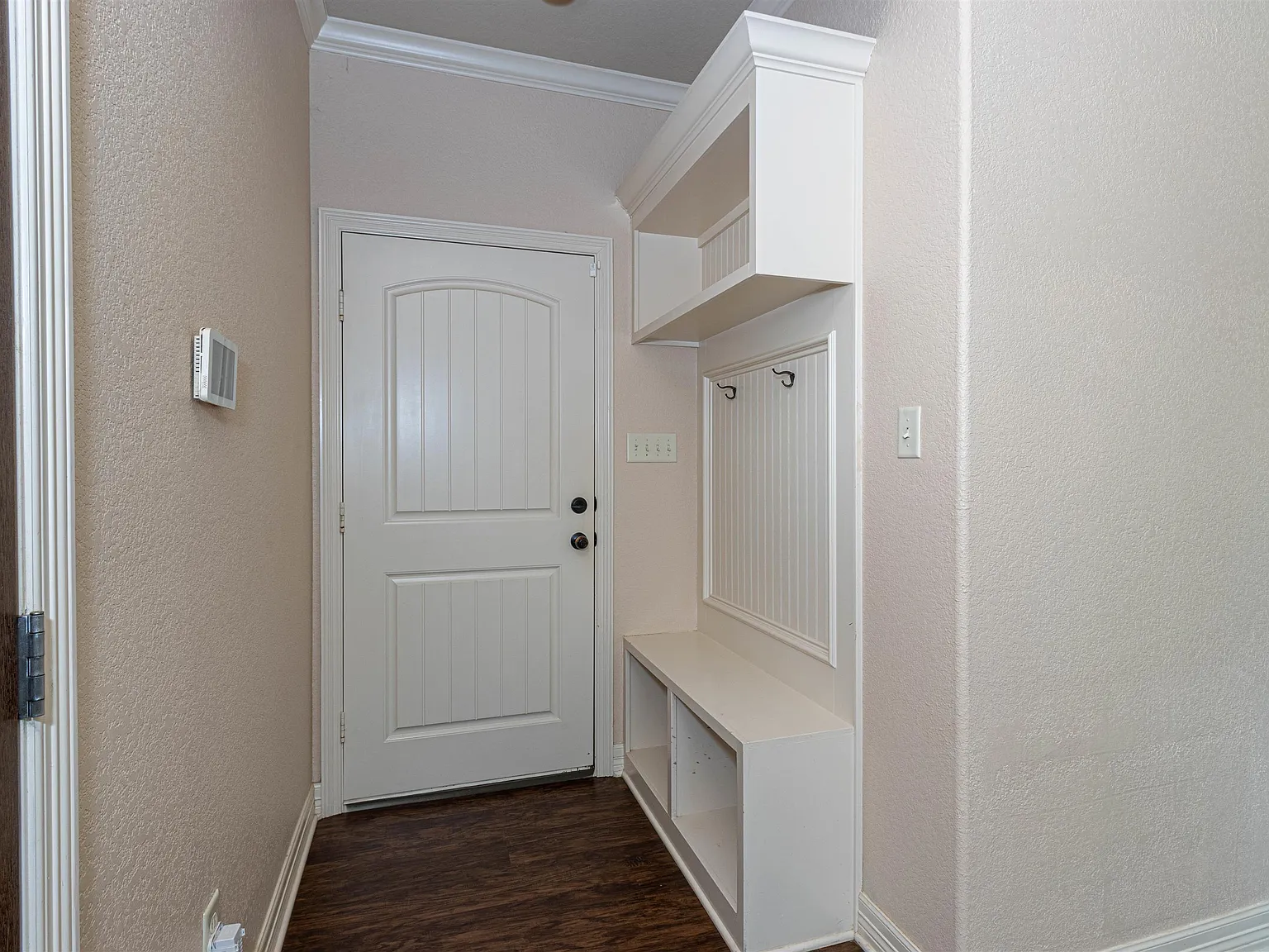 3 bed, 2.0 bath, 1215 sqft, $1,825 — Photo 3