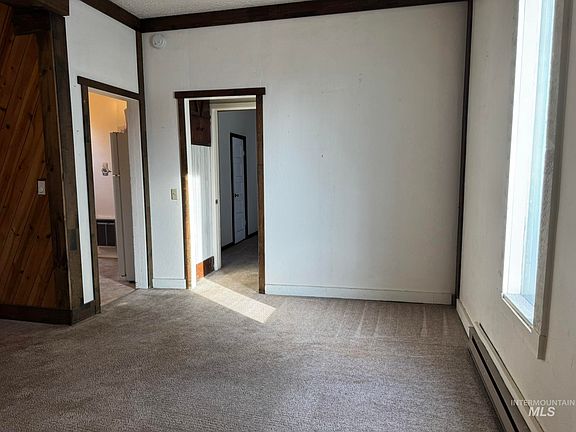 3rd image of 518 Montana St