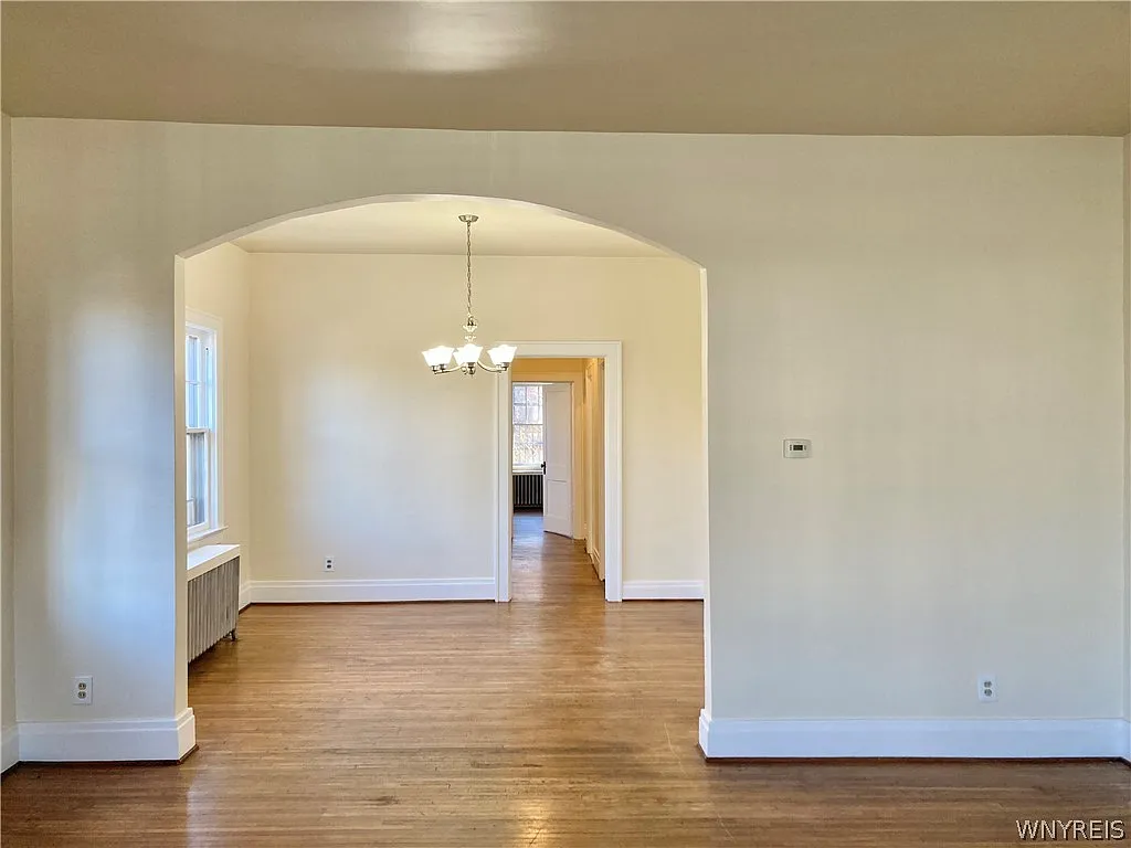 2 bed, 1.0 bath, 1176 sqft, $1,600 — Photo 3