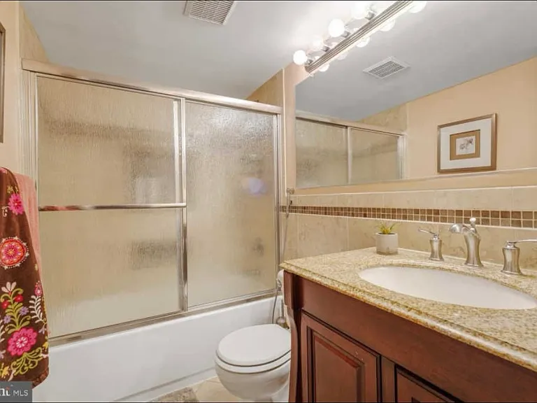 109 Meadowview Ln #109 — Photo 4