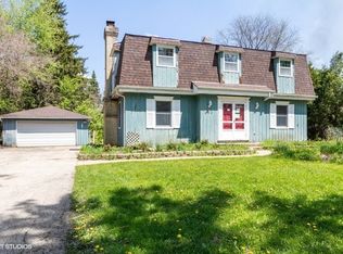 690 W Hill Rd, Palatine, IL 60067