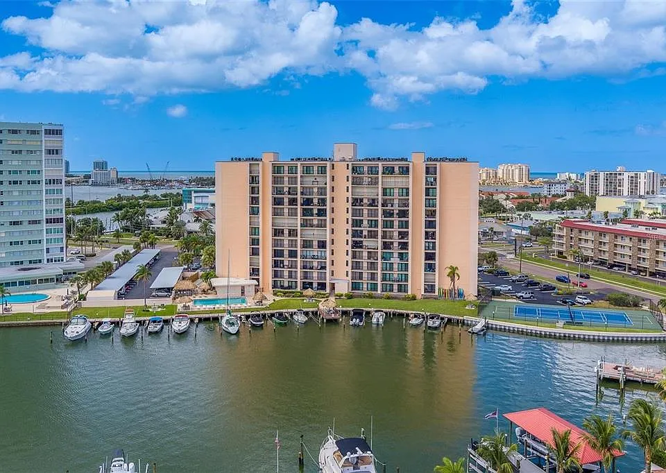 51 Island Way #909
