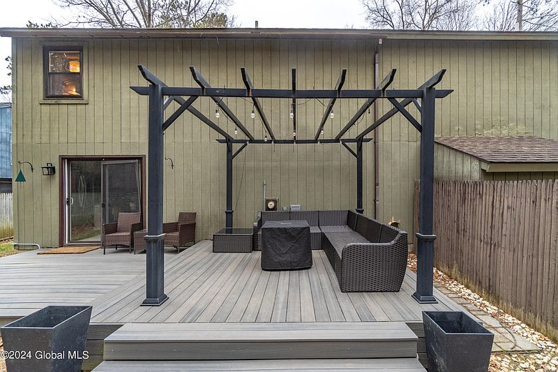 4th image of 18 Arrow Wood Place